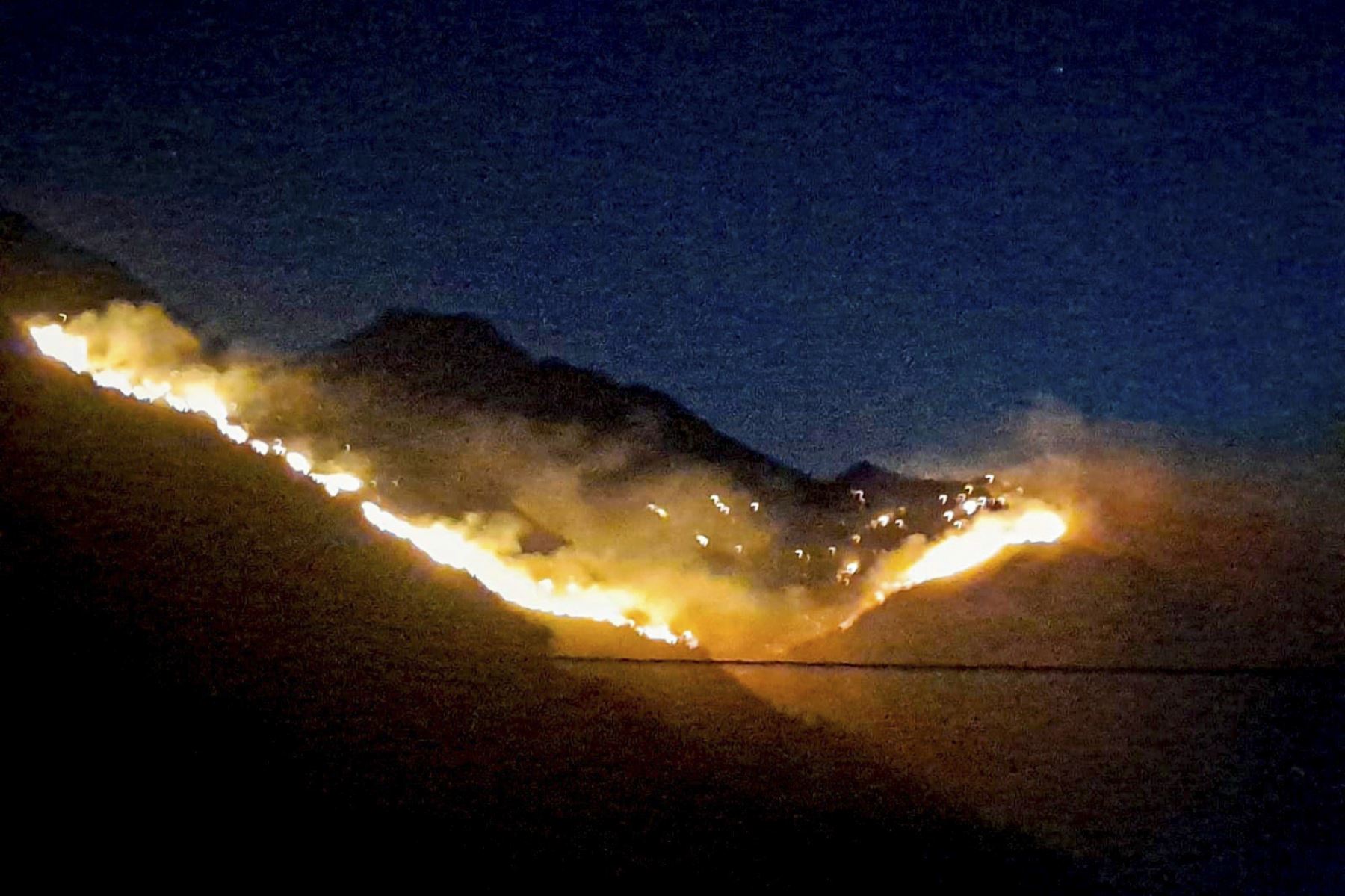 Incendio forestal consume 600 hectáreas de pastizales en Cusco