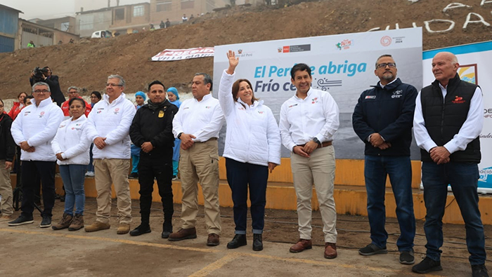 Presidenta Boluarte inicia campaña "El Perú se abriga-Frío cero"