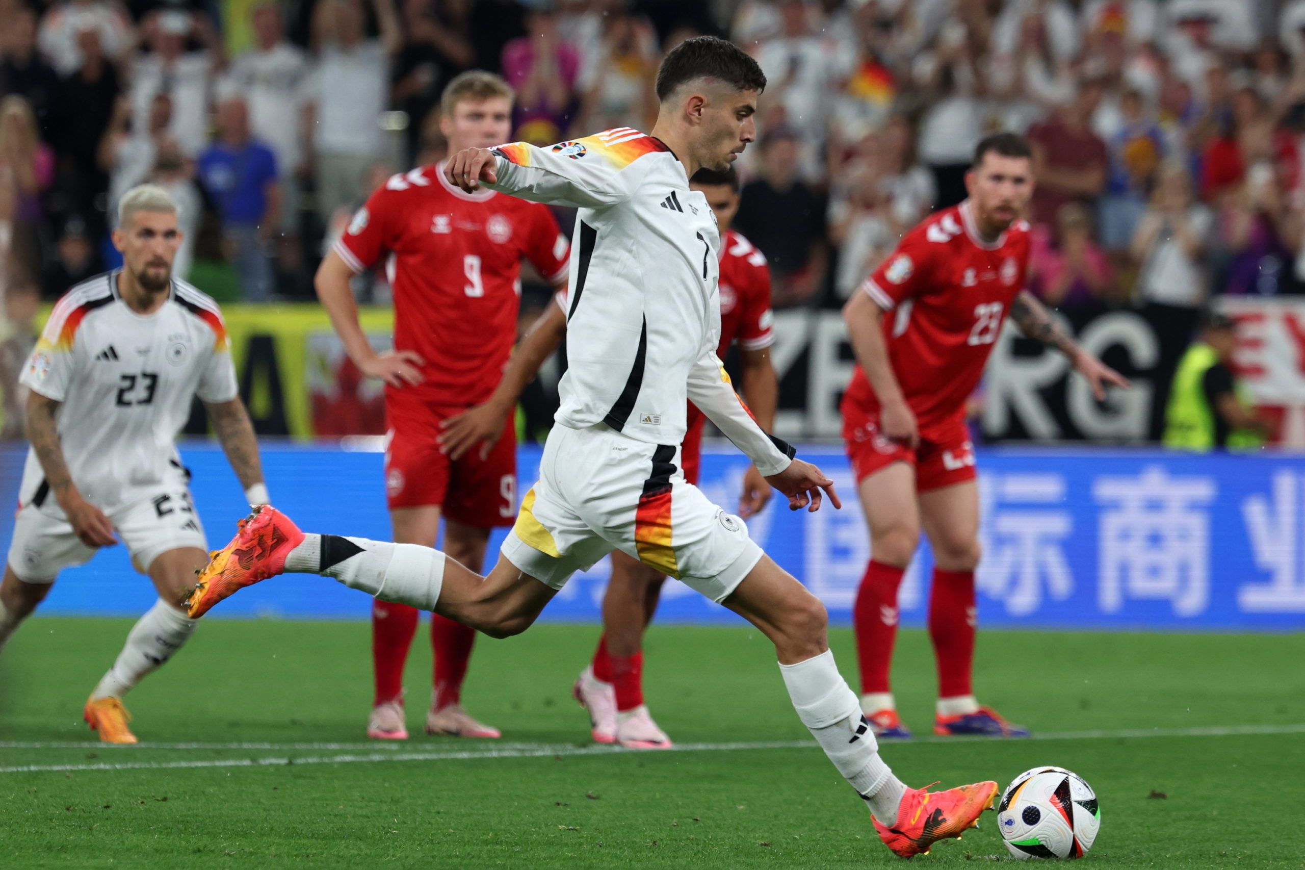 Alemania venció 2-0 a Dinamarca y clasificó a cuartos de final de la Eurocopa