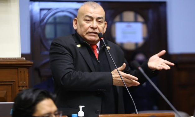 Congresista José Arriola cuestiona a la Fiscalía por presunto recorte de sueldo a trabajadores