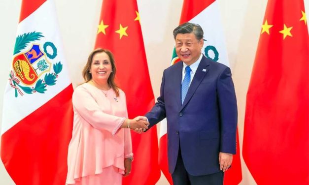 Dina Boluarte se reúne hoy con presidente chino, Xi Jinping