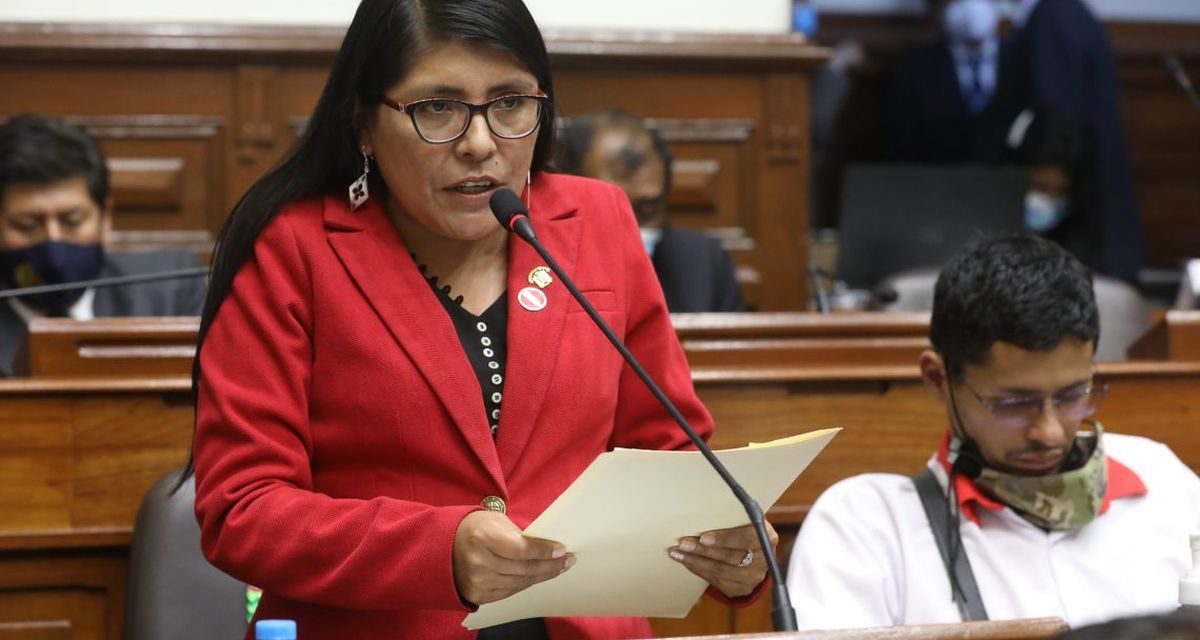 Congresista Margot Palacios renuncia a Perú Libre