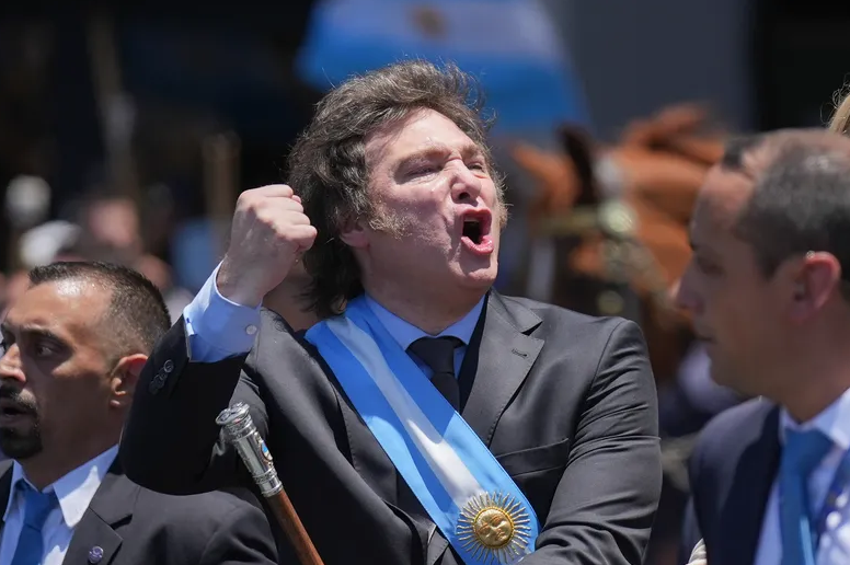 Senado argentino aprueba "ley omnibus" de Javier Milei