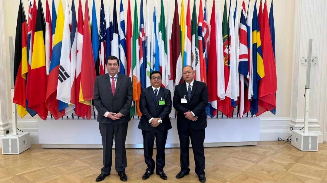 Ministro César Vásquez participó en sesión de organismo internacional en Paris