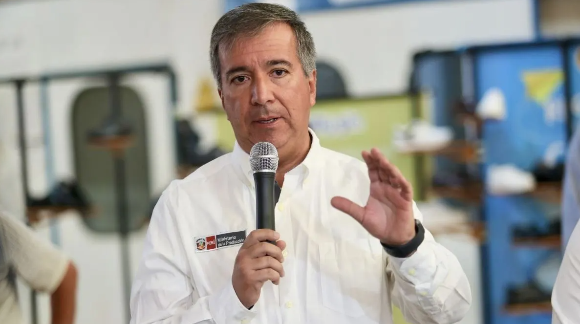 Ministro Pérez Reyes respondió tres pliegos interpelatorios ante el Congreso