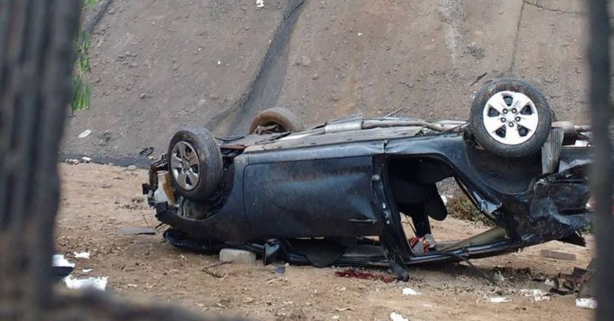 Siete muertos en pistas por volcadura de miniván y caída de auto a abismo