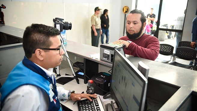 Venezolanos deberán presentar pasaporte y visa para entrar a Perú