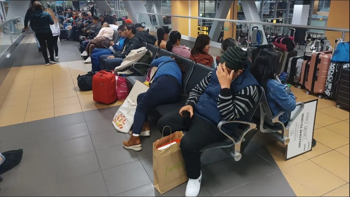 Vuelos cancelados y miles de pasajeros afectados en Perú