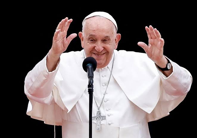 El Papa Francisco ha instado a los sacerdotes a acortar sus homilías