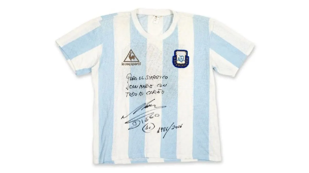 Subastarán la icónica camiseta de Diego Maradona de México 86