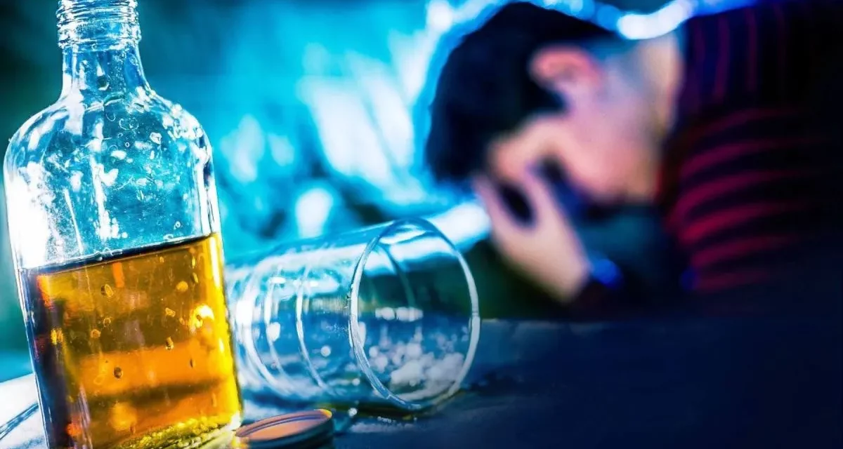 Jóvenes consumen alcohol de manera excesiva según INEI