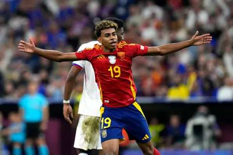 Lamine Yamal, el adolescente español que se convirtió en el goleador más joven de la historia