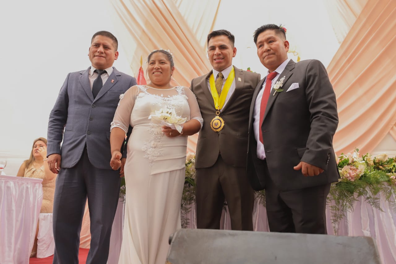 60 parejas dieron el sí en matrimonio civil comunitario gratuito 2024 en Huaycán