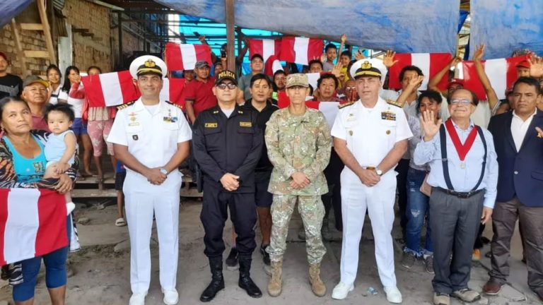Dos buques y tropas de FF.AA. llegan a Isla Santa Rosa en Loreto