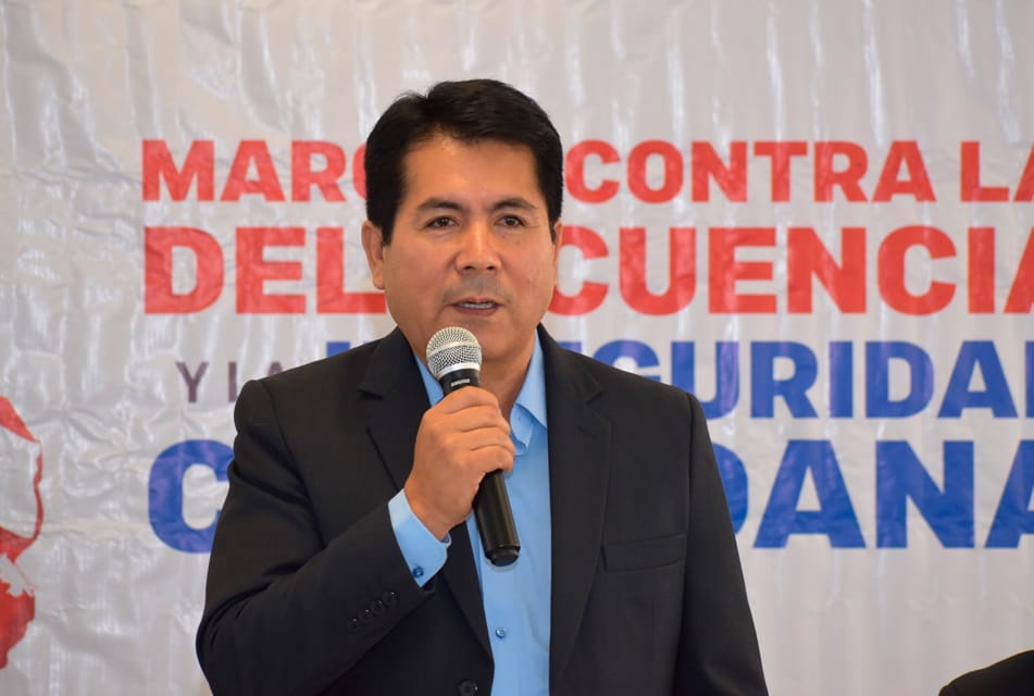Villanueva: “Peruanos desaprueban al Ejecutivo y Congreso”