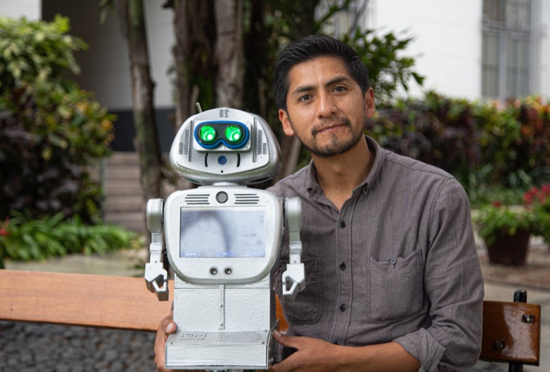 Kipi, el primer robot multilingüe, viajará a por el mundo