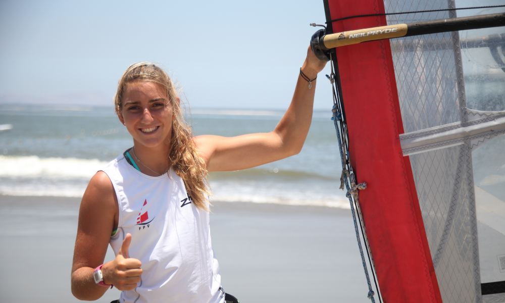 París 2024: María Belén Bazo continúa en carrera en windsurf