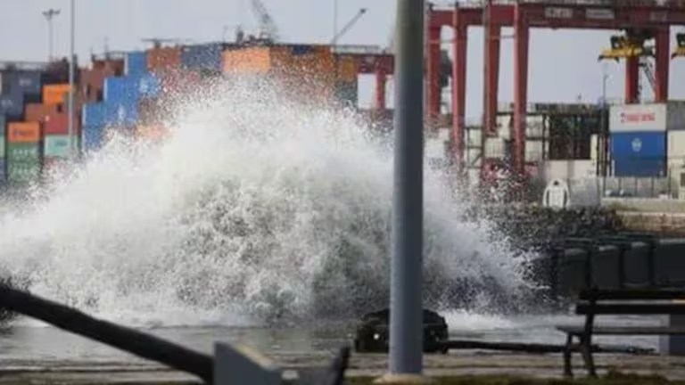 INDECI alerta sobre fuerte oleaje en todo el litoral peruano