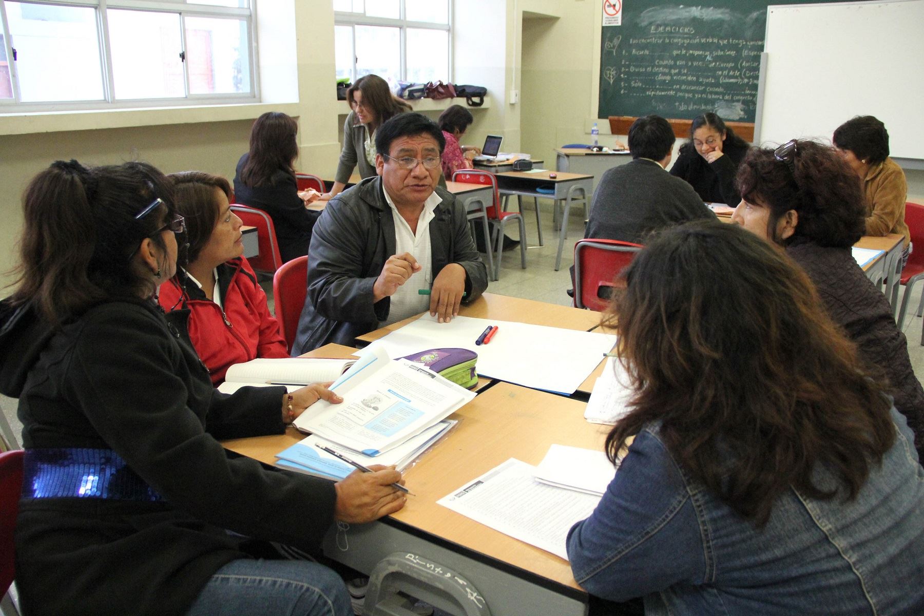 Ascenso docente 2024: Más de 89,000 participantes en concurso