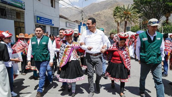 Gobierno regional de Cusco entrega títulos de propiedad