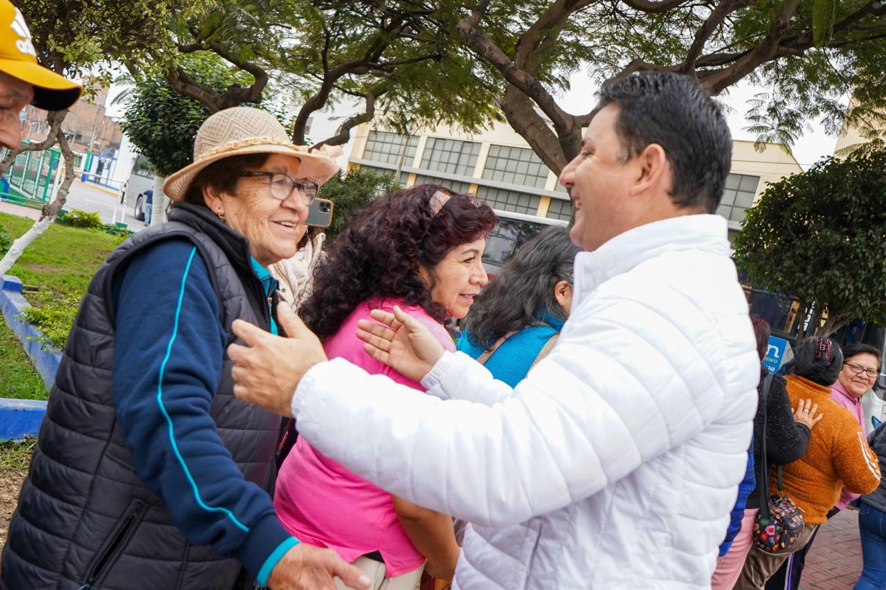 Más de 800 adultos mayores celebraron su día