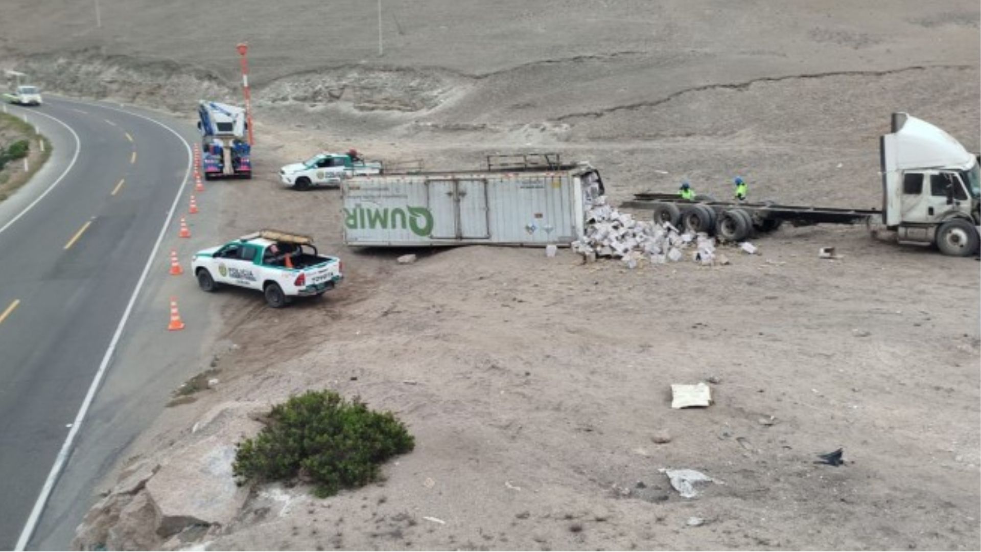 Arequipa: Volcadura de tráiler y de camión deja tres heridos