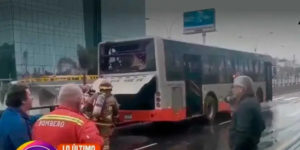 Bus del Corredor Rojo se incendia en medio de la Av. Javier Prado