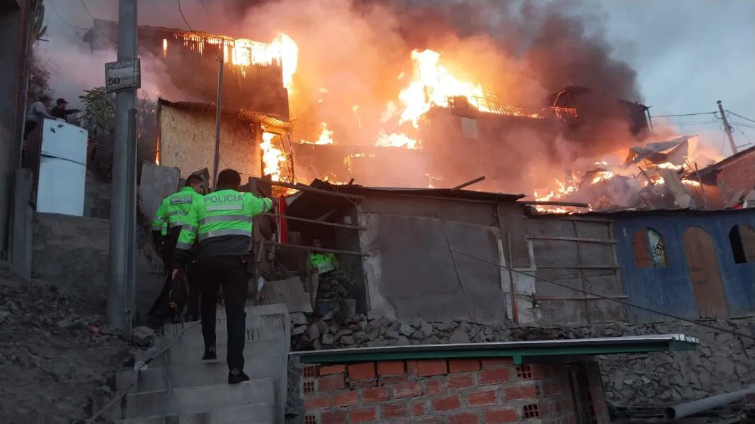 Registran incendio de varias viviendas en San Juan de Lurigancho