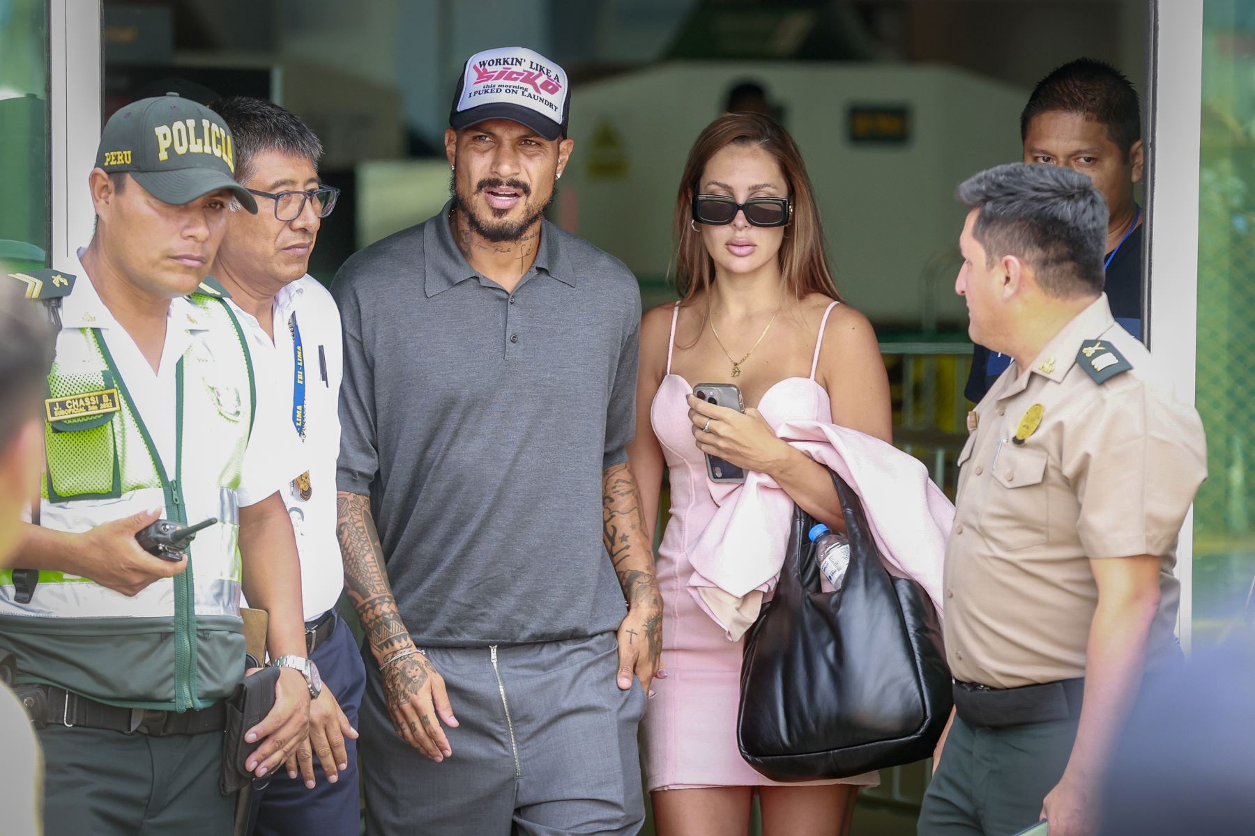 Paolo Guerrero llegó a Lima para sus exámenes médicos y firmar por Alianza Lima