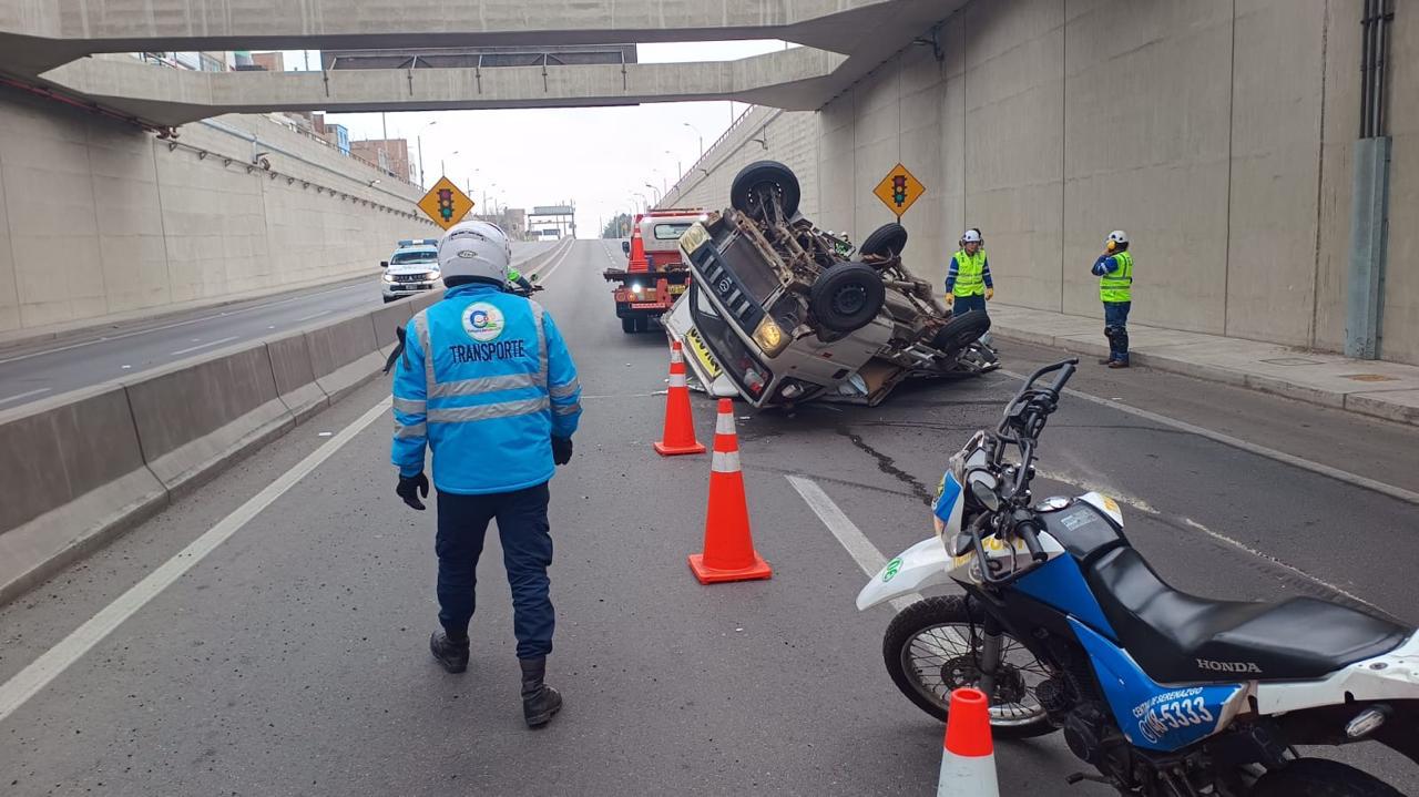 Carmen de la Legua: Serenos auxiliaron a ocupantes de accidente en la línea amarilla