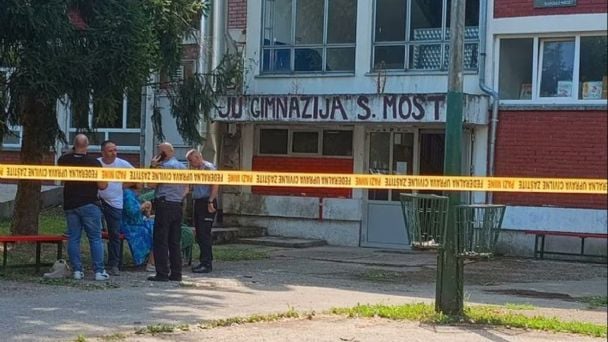 Bosnia: Hombre mató a tres personas en un centro educativo