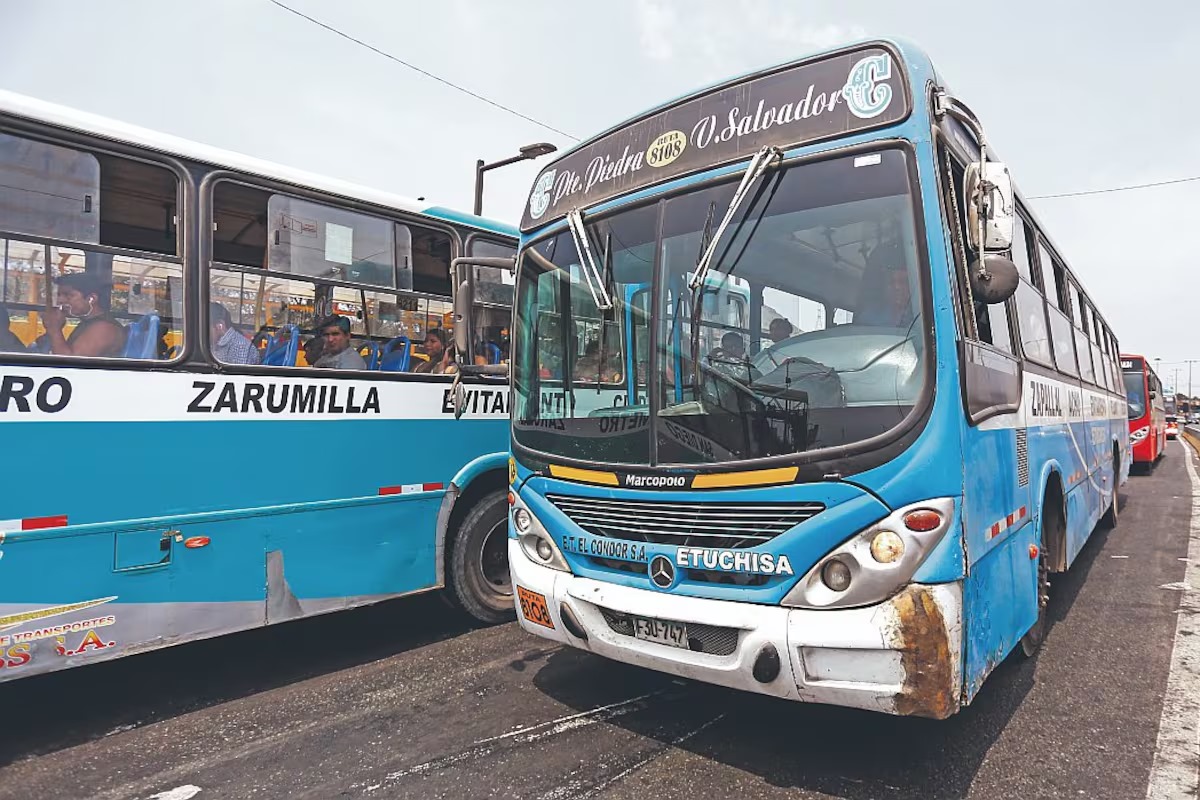 Línea de buses «Los Chinos» se paralizan por extorsión