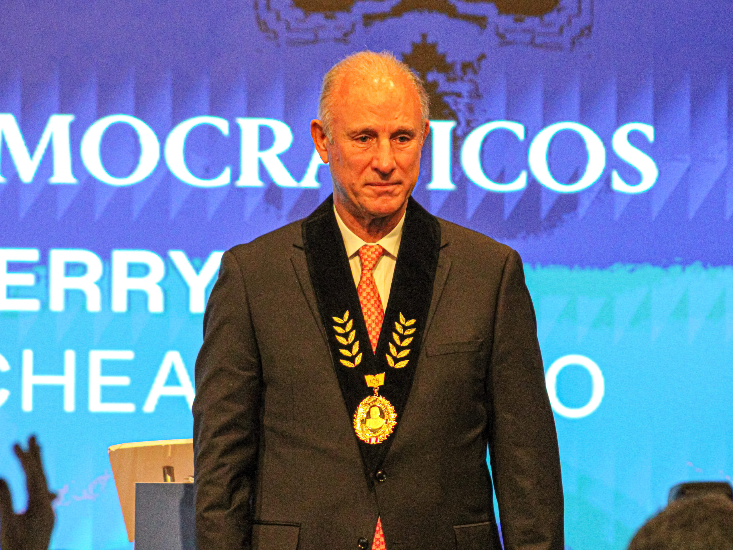 Canciller fue condecorado con la Medalla Fernando Belaunde Terry