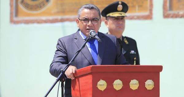 Santiváñez: «No arrugo, no renuncio»