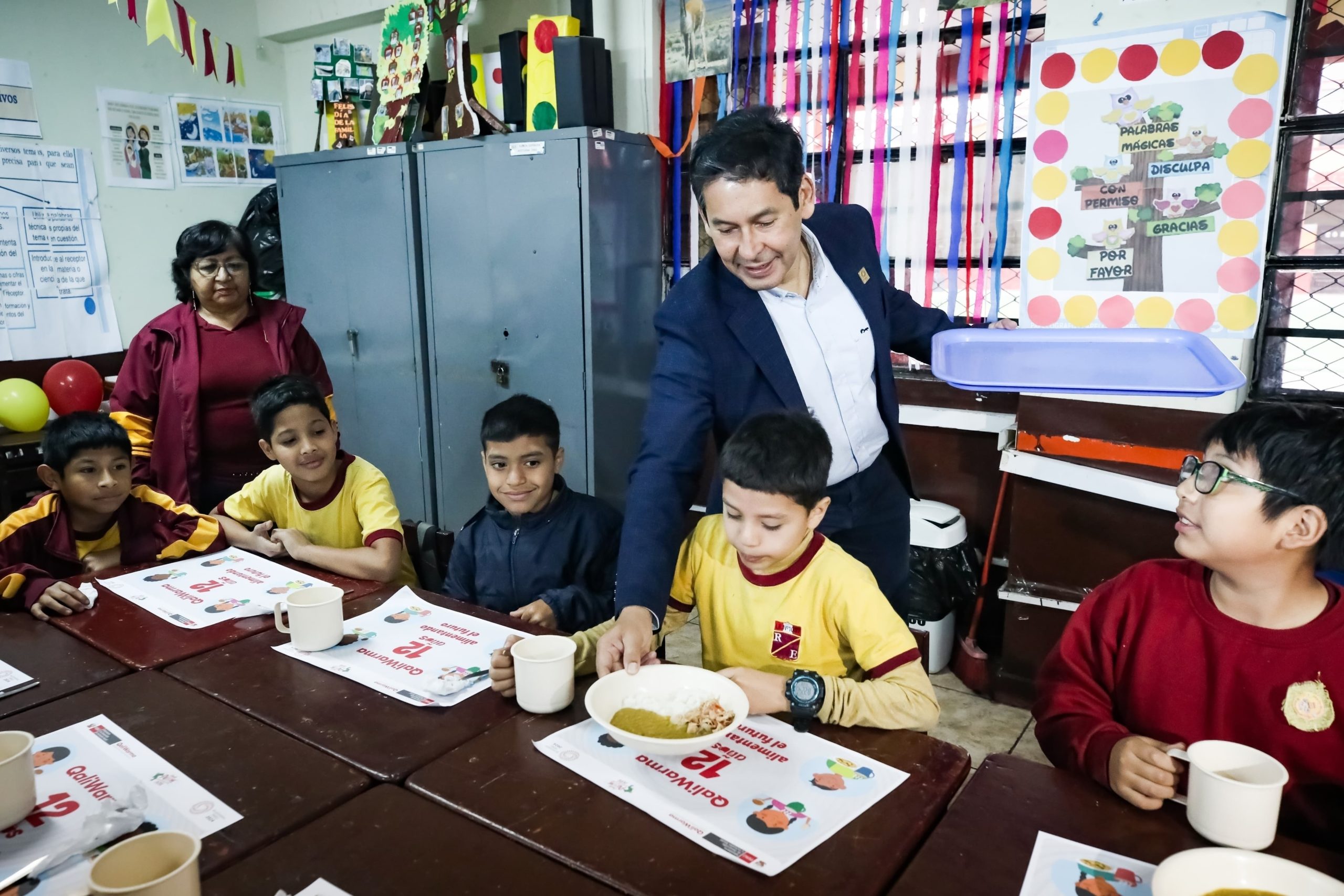 Midis: Julio Demartini supervisa programa "Comidas Calientes"