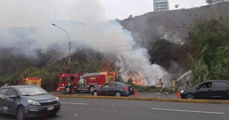 Incendio en la Costa Verde provoca caos vehicular y cierre temporal