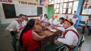 Condorcanqui: Gustavo Adrianzén supervisa entrega de bienes