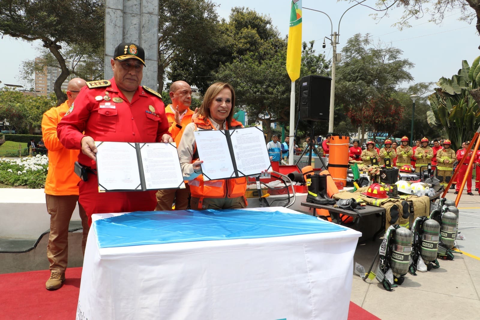 Lince: Cuerpo de Bomberos recibe donaciones