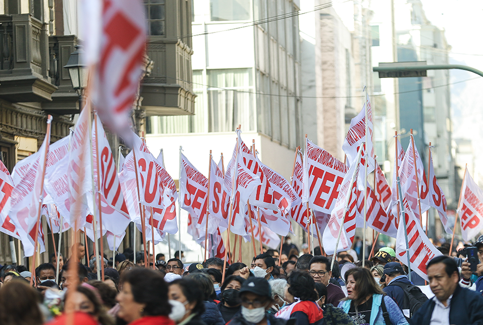 Sutep: Docentes anuncian huelga en octubre