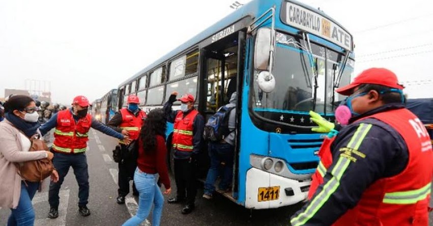 Varios servicios de transportes acatan paro en Lima