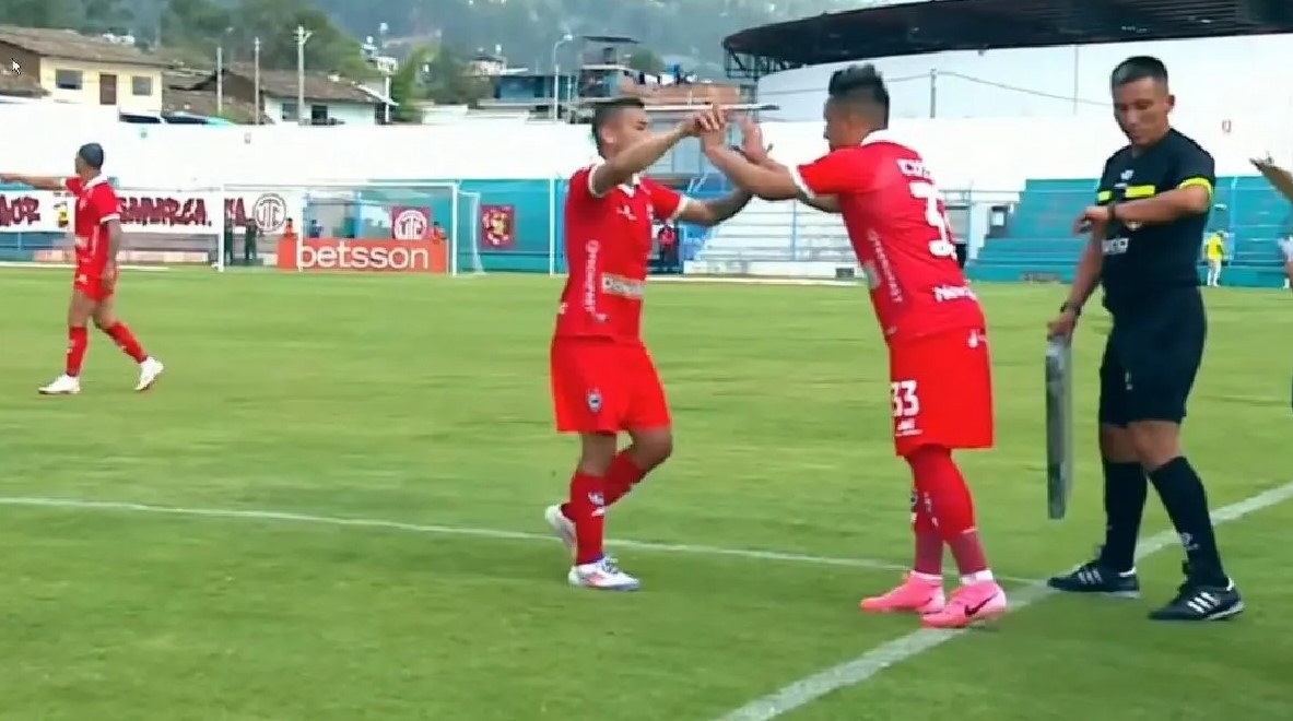 Christian Cueva debutó con la camiseta de Cienciano