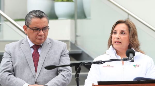 Dina Boluarte asegura que su gobierno enfrenta la inseguridad sin ocultarse