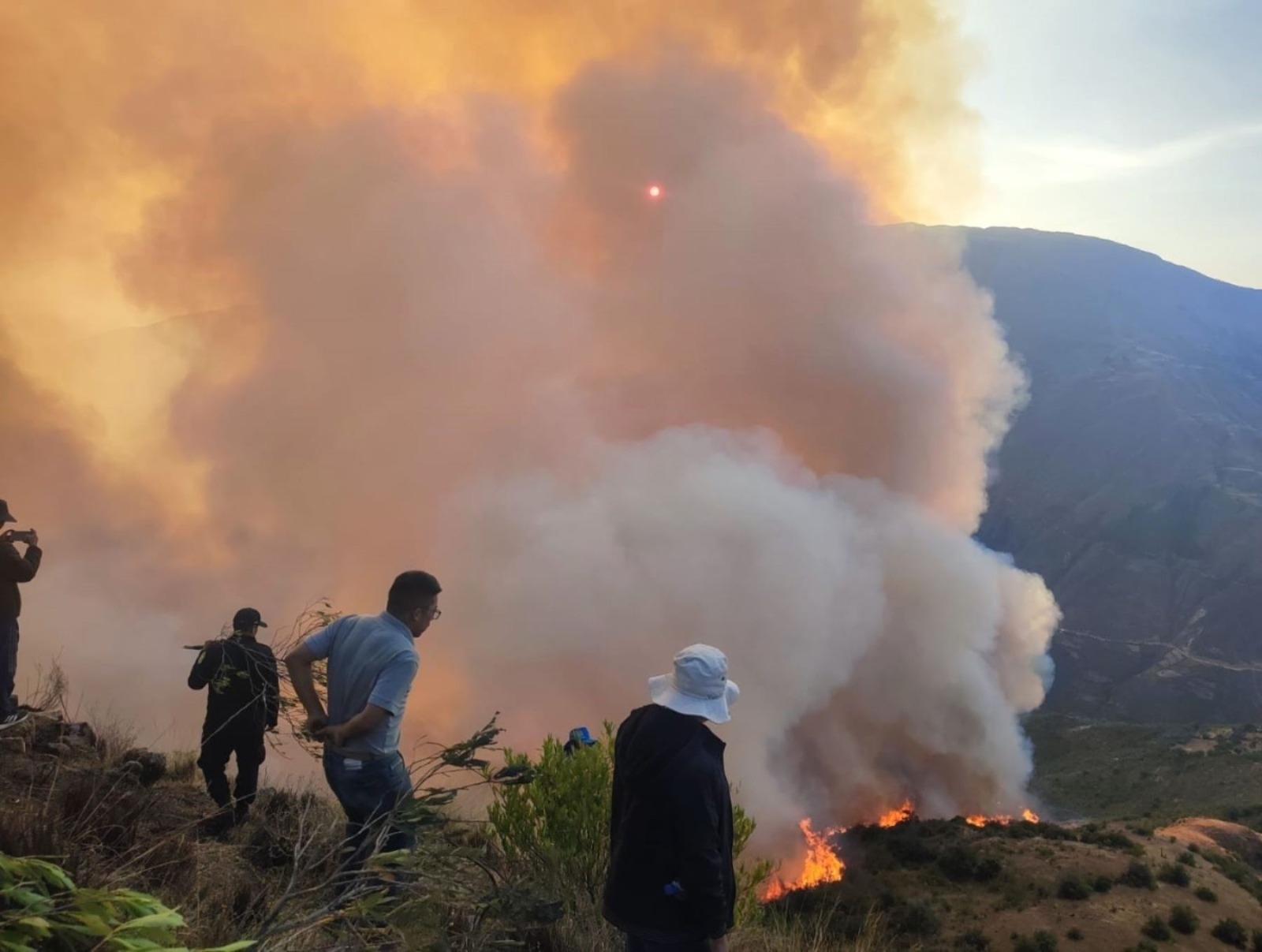 Gobierno anuncia entrega de bonos a damnificados