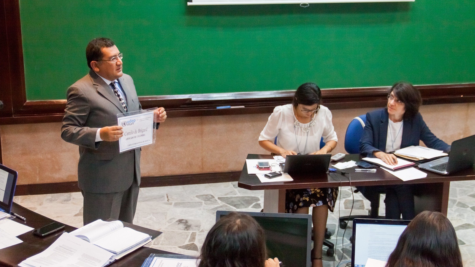 Profesores de universidades recibirán casi S/ 9 mil al mes