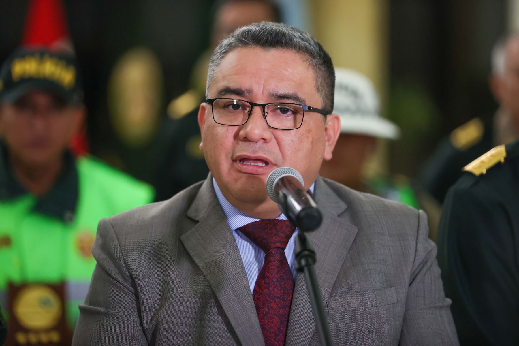 Ministro Santivañez rechaza audios donde se revelan sus intenciones de ser presidente