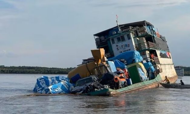 Mueren 10 personas en dos naufragios