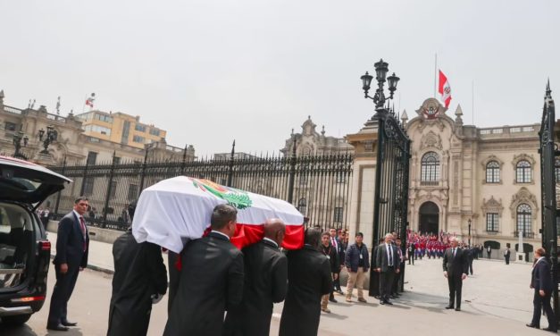 Congreso: Presentan proyecto que prohíbe realizar ceremonias fúnebres a expresidentes condenados