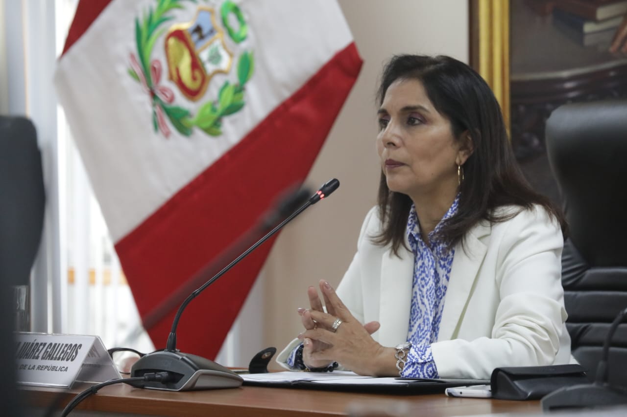 La congresista Patricia Juarez hace mea culpa y critica al Ministro de Defensa.