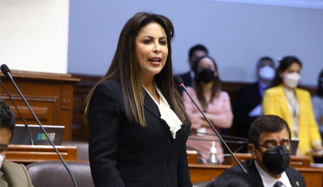 Patricia Chirinos renuncia a Avanza País por diferencias con la dirección del partido