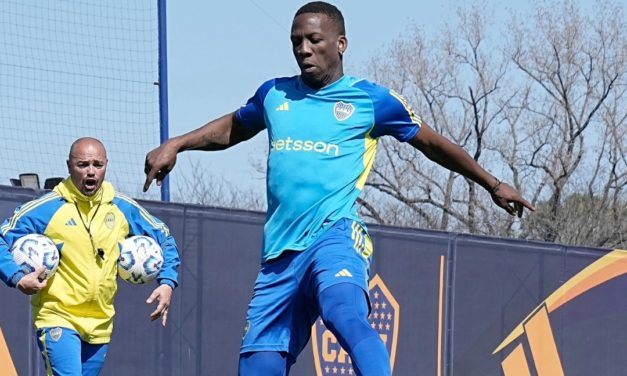 Luis Advíncula volvió a los entrenamientos y se prepara para el superclásico ante River Plate